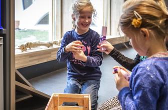 Handen uit de mouwen in het nieuwe Naturalis Handen uit de mouwen in het nieuwe Naturalis