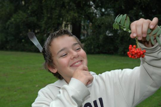 Jong geleerd is oud gedaan. Hier onderzoeken leerlingen de veranderingen in de natuur als gevolg van klimaatverandering voor de Wageningen Universiteit.